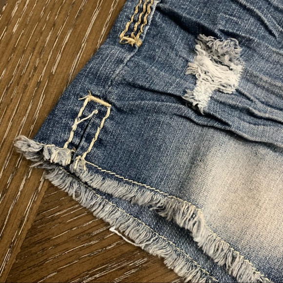 Rue 21 distressed blue denim jean shorts - Picture 3 of 9